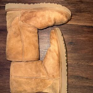 UGG Classic Short II boot in chestnut suede Women’s Size 7 US